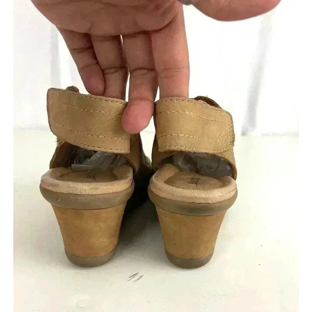 Earth Leather Wedge Sandals‎ Sz 6.5 Camel Cut-Out Details Women's - Picture 8 of 9